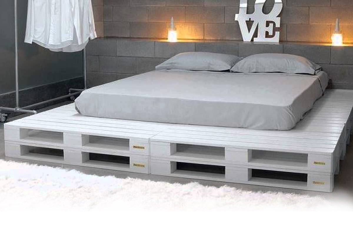 Кровать с выдвижными ящиками или с подъёмным механизмом?