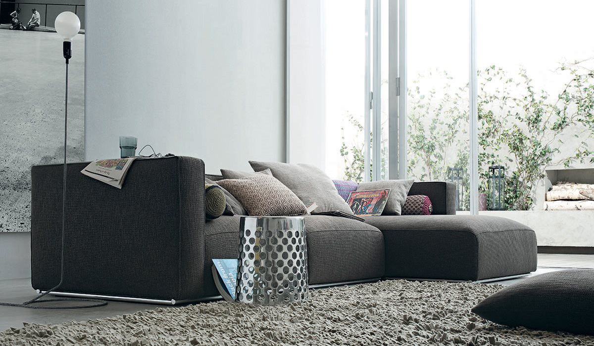 9 способов задекорировать диван и украсить стену над ним - магазин мебелиDommino
