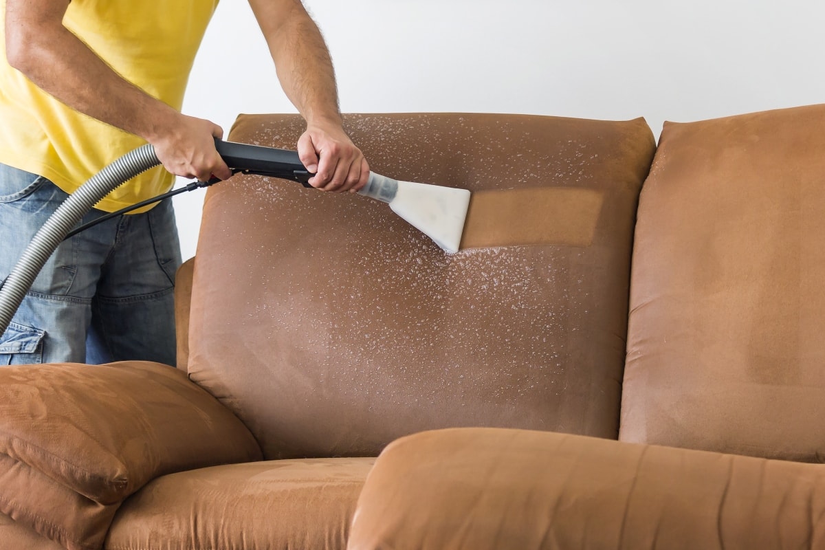 Как почистить засаленный диван - магазин мебели Dommino