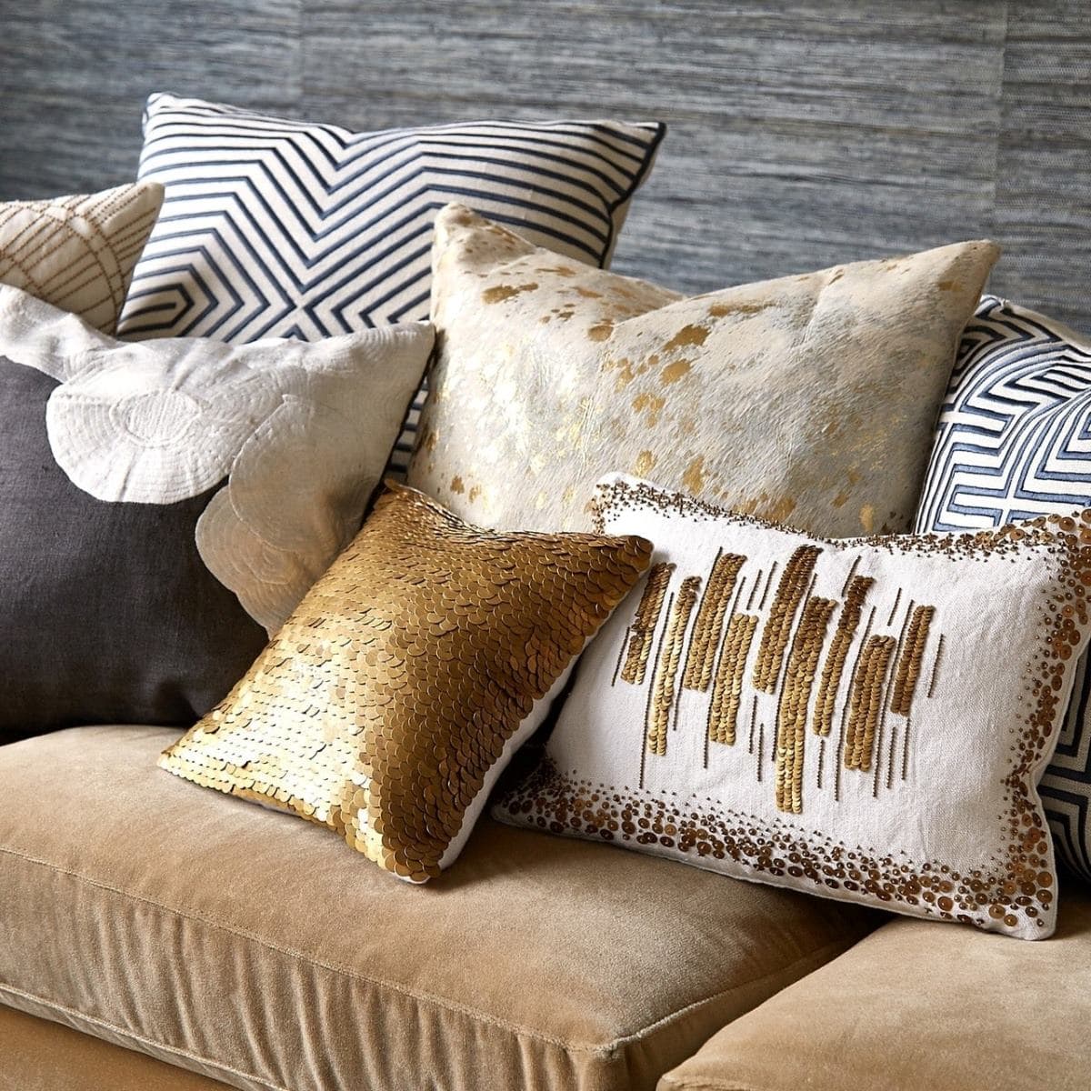 Как подобрать декоративные подушки на диван - магазин мебели Dommino